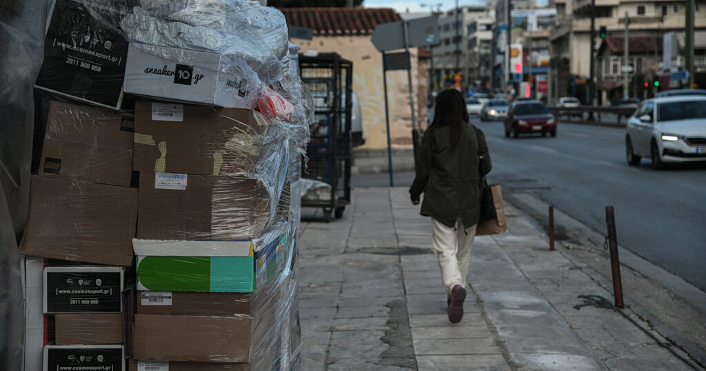 Couriers: «Φωτιά» στη διαβούλευση για το τέλος των μετρητών