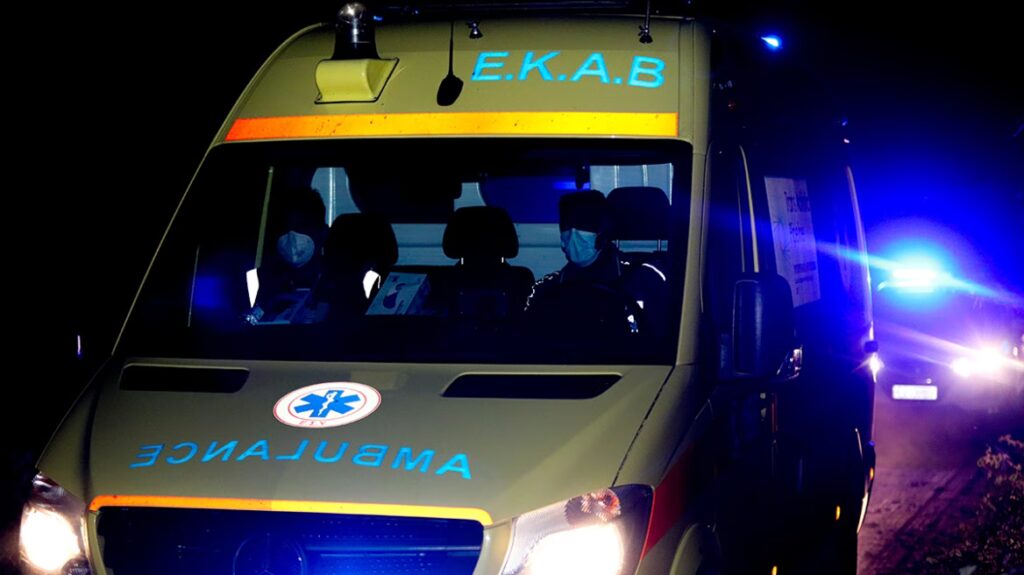 Τροχονόμος παρασύρθηκε από ΙΧ στα Σπάτα – Τραυματίστηκε στο πόδι