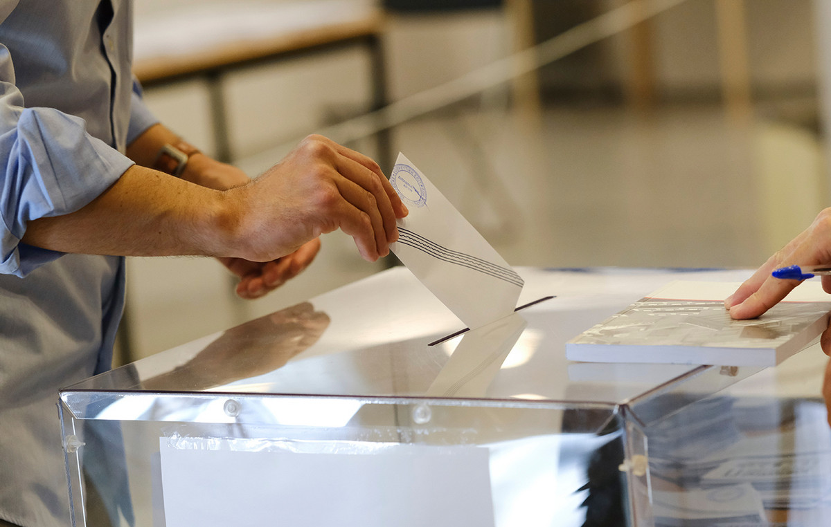 Δημοσκόπηση Interview: Πρώτη με 30,1% η ΝΔ, δεύτερη η ΕΛΑΣ με 15,4%, από κοντά το ΠΑΣΟΚ – Αυτοδύναμη κυβέρνηση θέλει το 46%