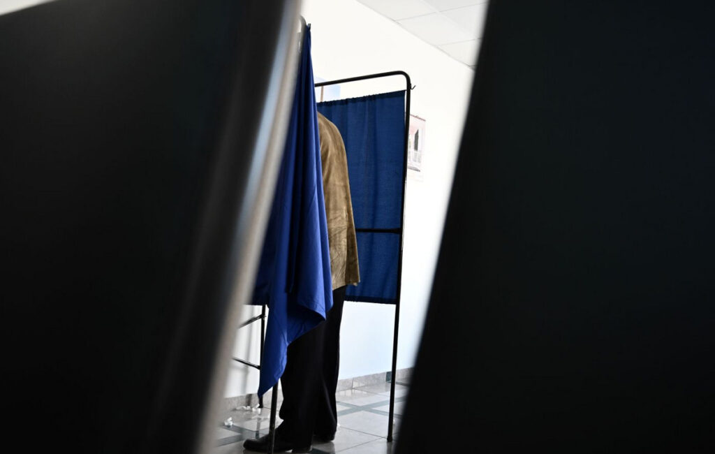 Δημοσκόπηση Interview: Καθαρό προβάδισμα για τη ΝΔ – «Ντέρμπι» ΠΑΣΟΚ και ΕΛΑΣ για τη δεύτερη θέση