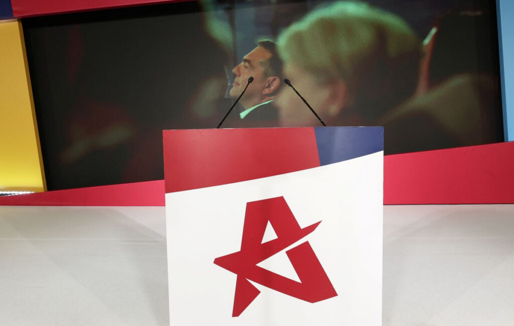 ΕΛΑΣ κατά Μητσοτάκη: Βαφτίζει «ελαφρύ αεράκι» την υποχώρηση στην Κάσο – Να θυμηθεί το φιάσκο με τα F-16