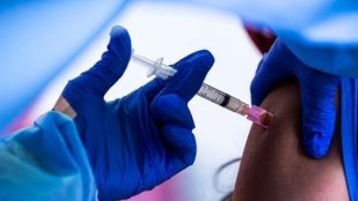 Αντιγριπικά εμβόλια: Στα φαρμακεία το 30% των δόσεων – Ποιοι έχουν προτεραιότητα