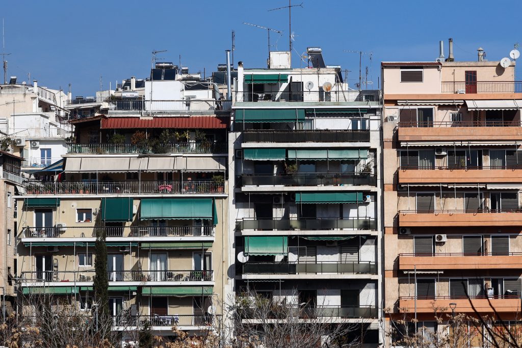 H στέγη ως πολιτικό τρόπαιο είναι εδώ