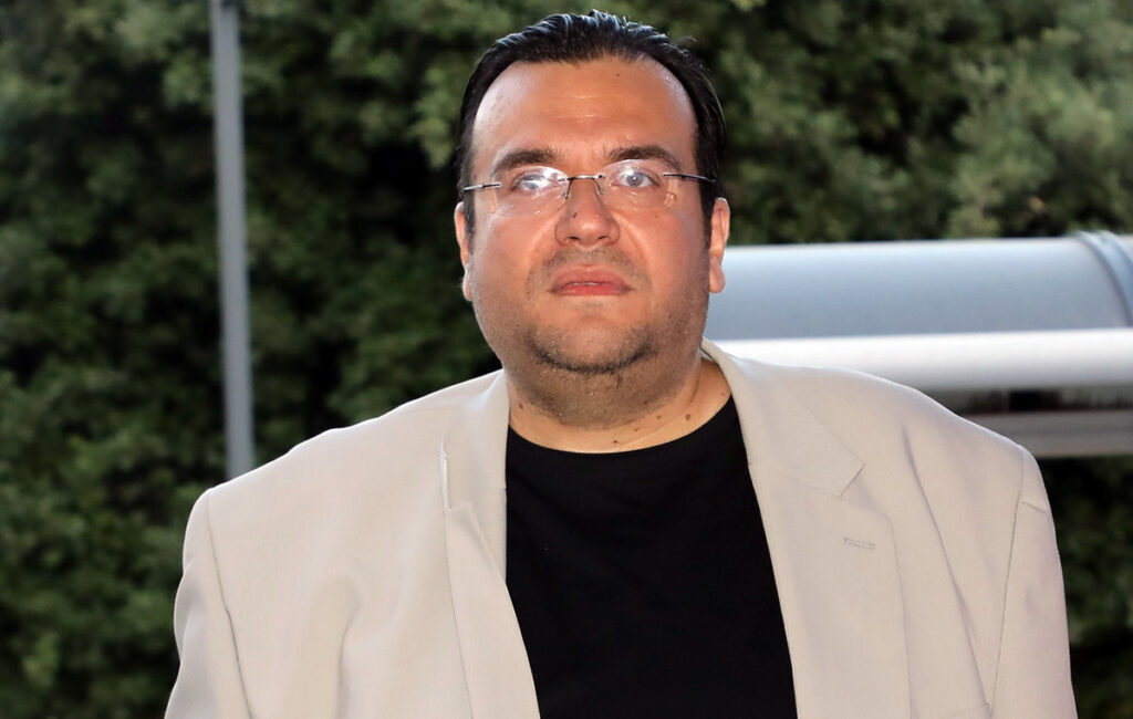 Δεκάδες Έλληνες τραγουδιστές στα δίκτυα του κυκλώματος που εμπλέκεται ο Φίλιππος Καμπούρης – Τι ισχυρίζονται