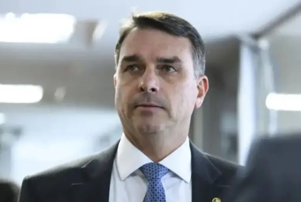 ΗΠΑ: Ο Φλάβιο Μπολσονάρου αυτοανακηρύχθηκε «νόμιμος εκλεγμένος πρόεδρος της Βραζιλίας»