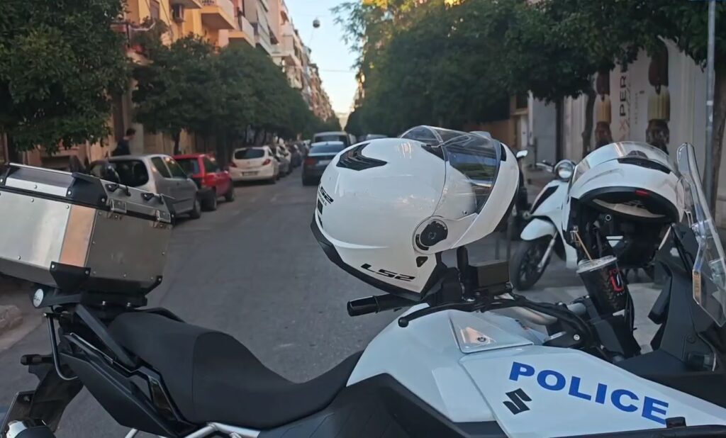 Λήξη συναγερμού στην Καλλιθέα – Απομακρύνθηκαν τα ύποπτα φιαλίδια