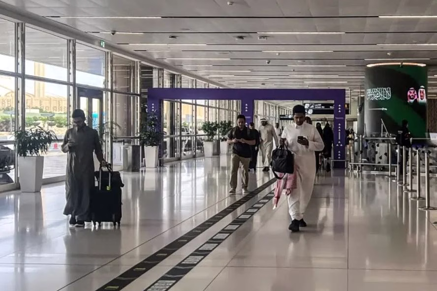 Ένας νεκρός και 11 τραυματίες στην επίθεση της Κυριακής στο αεροδρόμιο «Βασιλιάς Χαλίντ» στη Σαουδική Αραβία