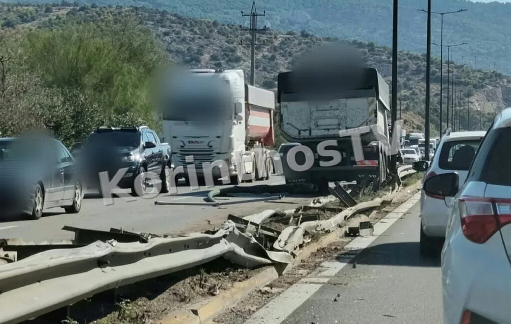 Φορτηγό πέρασε στο αντίθετο ρεύμα στη λεωφόρο Αθηνών και έπεσε στις μπάρες – Μεγάλη δυσχέρεια στην κυκλοφορία προς Κόρινθο
