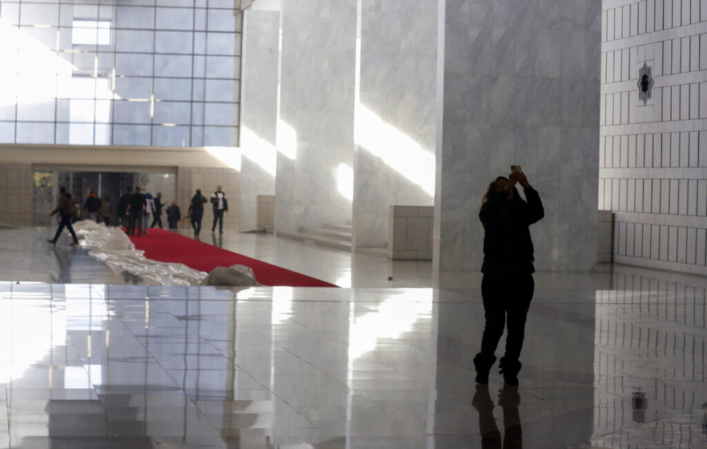 Οι περιουσίες του κύκλου Άσαντ αλλάζουν χέρια – Πού καταλήγουν τα χρήματα από το αδιαφανές ταμείο των 50 δισ. δολαρίων στη Συρία