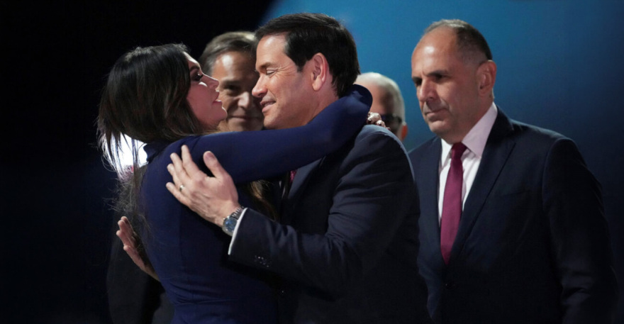 Εξετάζεται η απομάκρυνση της Γκιλφόιλ από την Αθήνα, δήλωσε ο Τραμπ – Έρευνα και από το Στέιτ Ντιπάρτμεντ