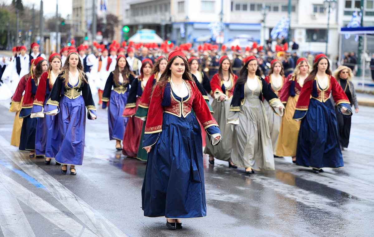 28η Οκτωβρίου: Με τι καιρό θα γίνουν οι παρελάσεις – Κύμα κακοκαιρίας πλήττει τη χώρα