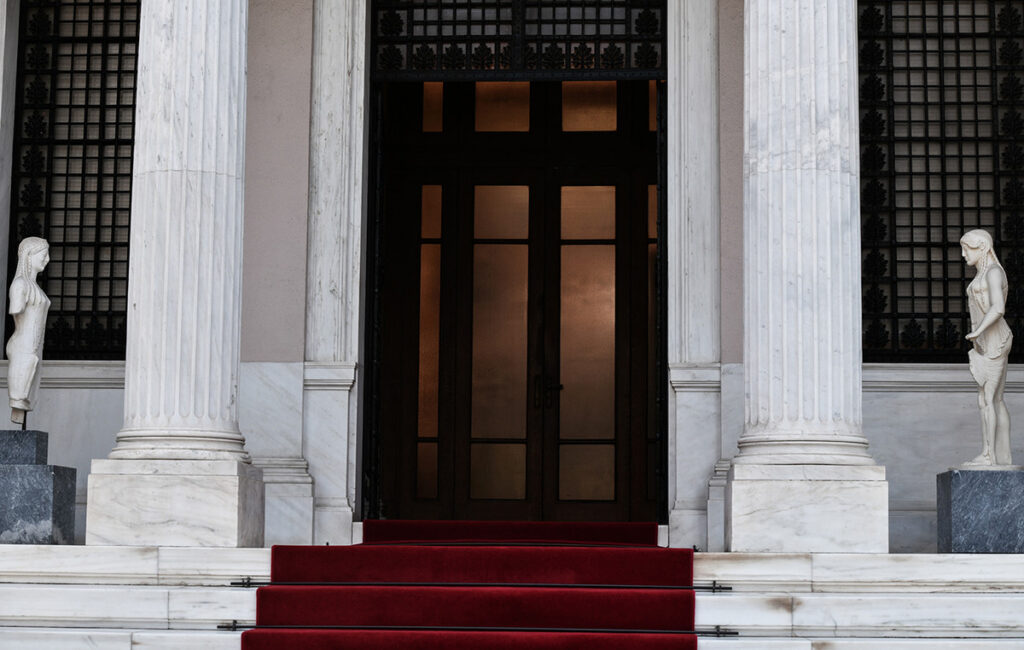 Η στρατηγική Μαξίμου με φόντο τον στόχο της αυτοδυναμίας και η διπλωματική αντεπίθεση της Αθήνας απέναντι σε Τουρκία και Λιβύη