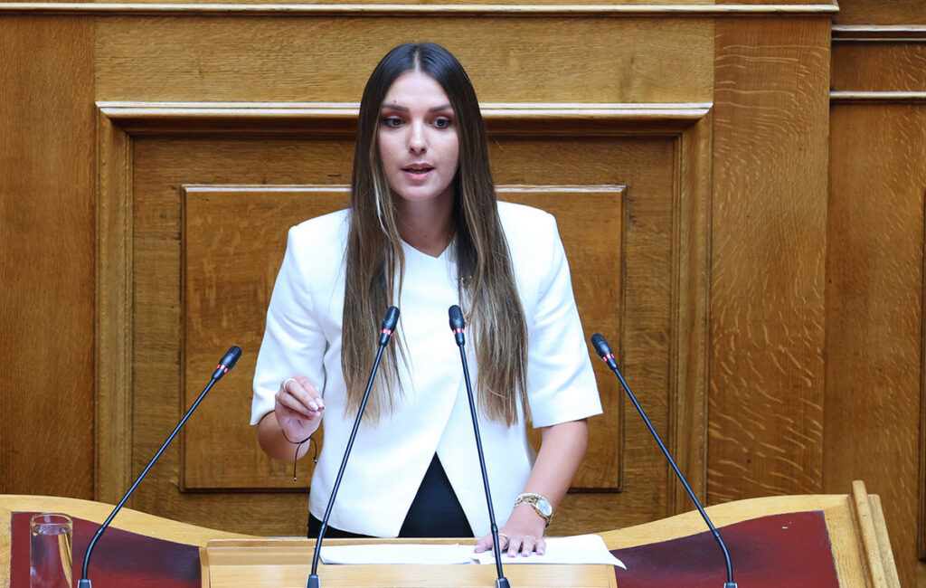 Συνεχίζονται οι μεταγραφές του ΠΑΣΟΚ από τον ΣΥΡΙΖΑ: Μετά τον Αποστολάκη έρχεται η Κοροβέση
