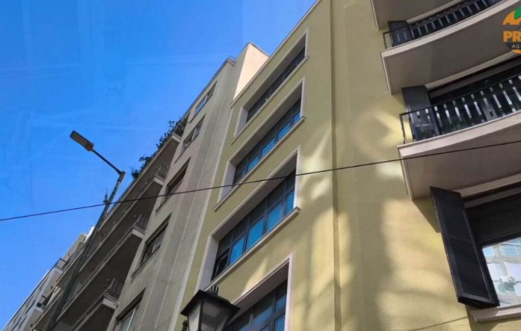 Πτώση ατόμου από τον 4ο όροφο ξενοδοχείου στην Ομόνοια – Πληροφορίες ότι δευτερόλεπτα προτού πέσει φώναζε «βοήθεια, βοήθεια»