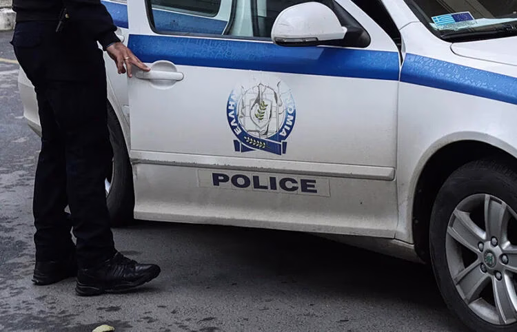 Λαύριο: «Θα σου λιώσω το κεφάλι» φώναζε ο δράστης στην πρώην του – Σοκάρουν οι μαρτυρίες για τον εφιάλτη που ζούσε η 32χρονη