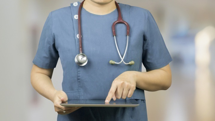 Τι δείχνουν τα διεθνή δεδομένα για την πλασμαφαίρεση, γιατί είναι ασφαλής στα σωστά χέρια και γιατί δεν έχει καμία σχέση με τις «θεραπείες ευεξίας»