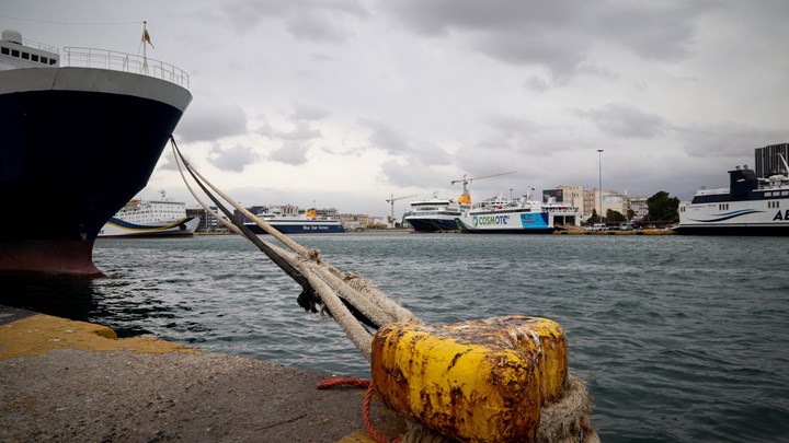 Αποκαθίστανται σταδιακά τα ακτοπλοϊκά δρομολόγια – Κανονικά από Πειραιά και Ραφήνα, απαγορευτικό στο Λαύριο