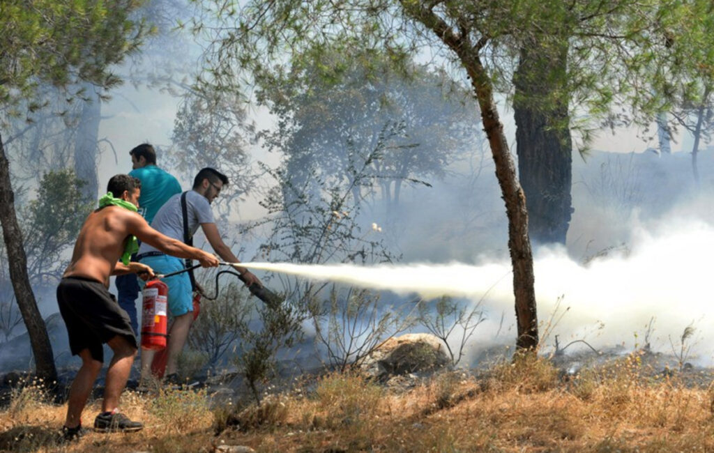 Γυναίκα αγνώστων στοιχείων εντοπίστηκε χωρίς τις αιθήσεις της σε κατάσβεση πυρκαγιάς στη Θεσσαλονίκη