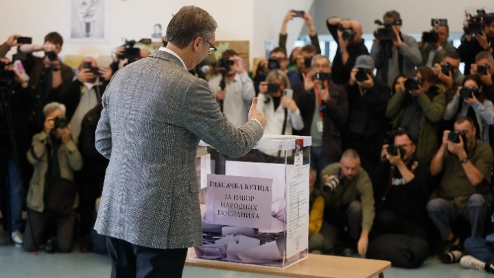 Εκλογές στη Σερβία: Στο 56,4% η συμμετοχή έως τις 16:00 – Καταγγελίες για παρατυπίες και επεισόδια
