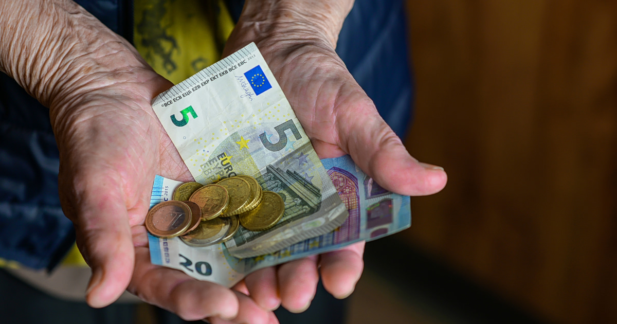 Συντάξεις: Στα «συρτάρια» του ΕΦΚΑ πέντε πακέτα αναδρομικών
