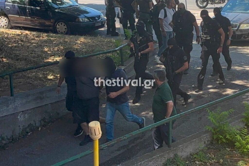 Θεσσαλονίκη: Ξανά στην ανακρίτρια οι κατηγορούμενοι για την φονική εμπρηστική επίθεση με γκαζάκια στην οικία Νέστορα – Ζήτησαν προθεσμία οι δύο
