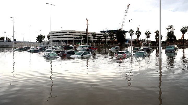 Ισπανία: Καταρρακτώδεις βροχές και πλημμύρες σε πολλές περιοχές, μια νεκρή κοντά στη Βαρκελώνη