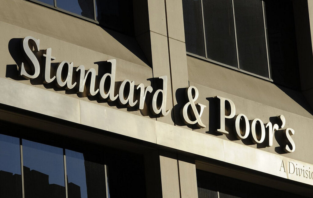 S&P: Αμετάβλητη η πιστοληπτική αξιολόγηση της Ελλάδας – Παραμένει στο «BBB»
