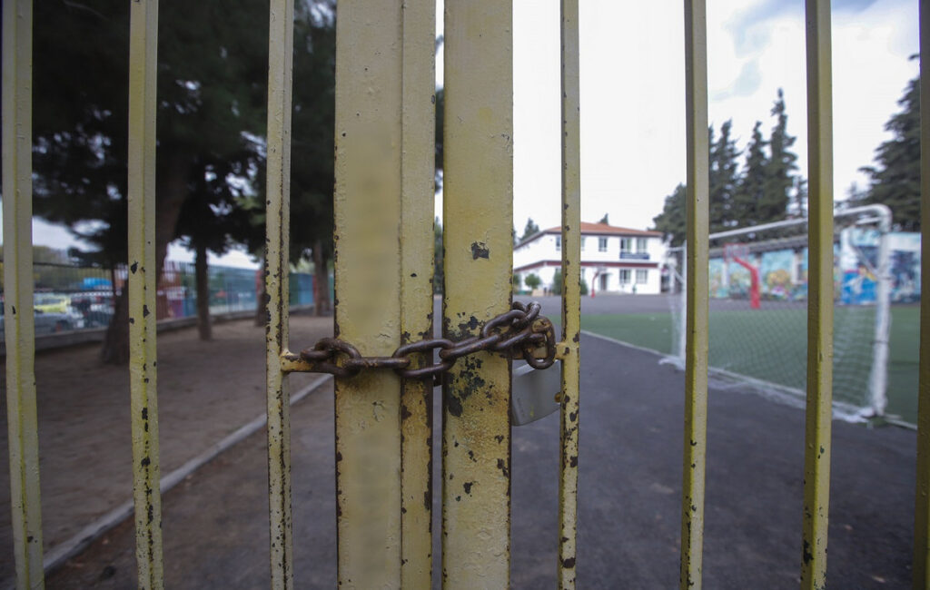 «Εσύ είσαι μαύρη, δεν είσαι από εδώ, να πας στη χώρα σου»: Καταγγελία για απίστευτη ρατσιστική επίθεση καθηγήτριας σε 13χρονη στο σχολείο