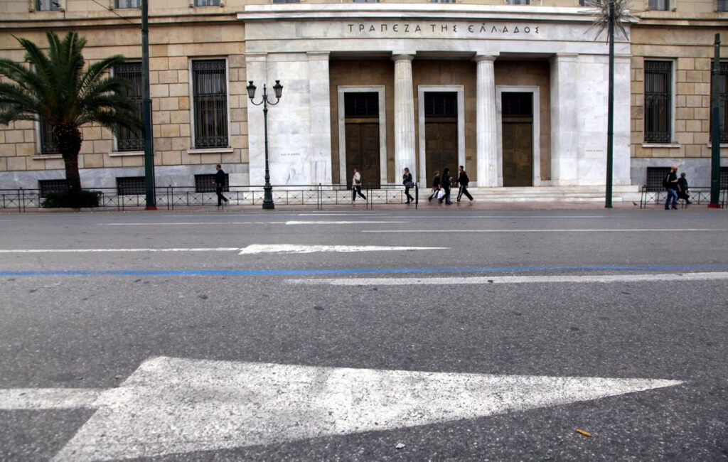 ΤτΕ: Στα 8,9 δισ. ευρώ το έλλειμμα τρεχουσών συναλλαγών στο οκτάμηνο – Αύξηση 9,4% στις ταξιδιωτικές εισπράξεις