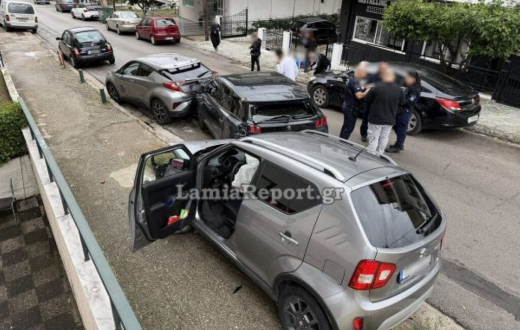 Τρομερό τροχαίο στη Λαμία: Κόλλησε το γκάζι του αυτοκινήτου της και πήρε σβάρνα δύο παρκαρισμένα ΙΧ
