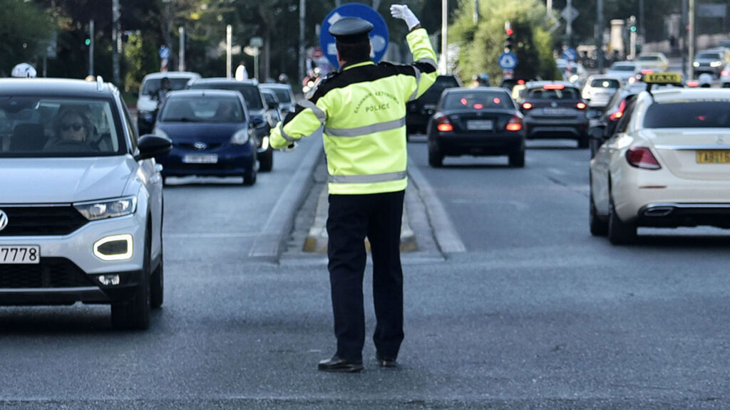 Εκτακτα μέτρα της Τροχαίας και απαγόρευση κίνησης φορτηγών στα εθνικά δίκτυα για τον εορτασμό της 28ης Οκτωβρίου
