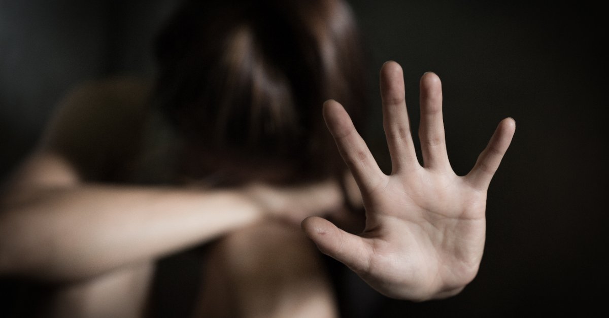 Ταυτοποιήθηκαν οι δράστες που επιτέθηκαν σε 13χρονη στη Θεσσαλονίκη – Την παρέσυραν σε γήπεδο και τραβούσαν βίντεο όσο τη χτυπούσαν