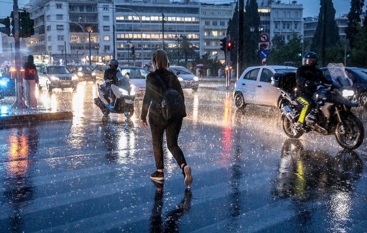 Βαρομετρικό χαμηλό από την Ιταλία θα επηρεάσει την Ελλάδα – Ποιες περιοχές θα βρεθούν στο επίκεντρο