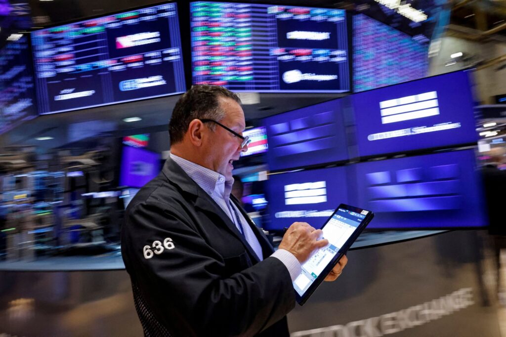 Wall Street: Ανέκαμψαν οι μετοχές μετά το sell-off στα ομόλογα – Οι τιμές του πετρελαίου έδωσαν ώθηση στις ενεργειακές μετοχές