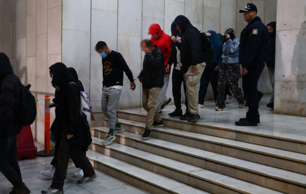 Νέες διαστάσεις στην υπόθεση των φούρνων Χωριάτικο: Οι δωροδοκίες σε κρατικούς λειτουργούς και οι τενεκέδες με λάδι στα μέλη του κυκλώματος
