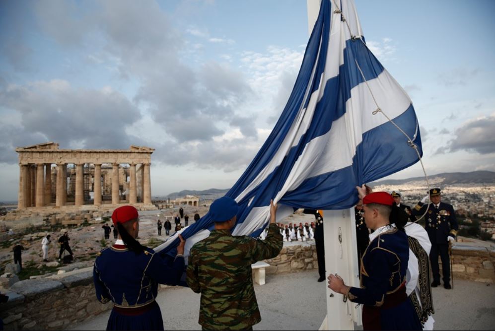 82η επέτειος Απελευθέρωσης της Αθήνας – Έπαρση της Σημαίας στον Ιερό Βράχο της Ακρόπολης