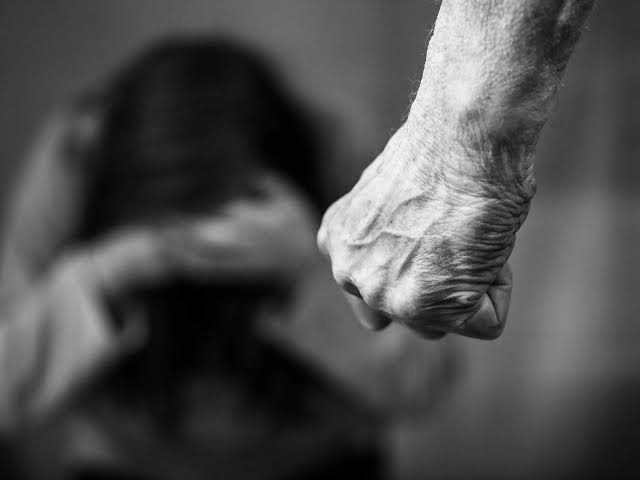 Μάλια: Χτύπησε στο κεφάλι το 12χρονο παιδί της συντρόφου του και συνελήφθη