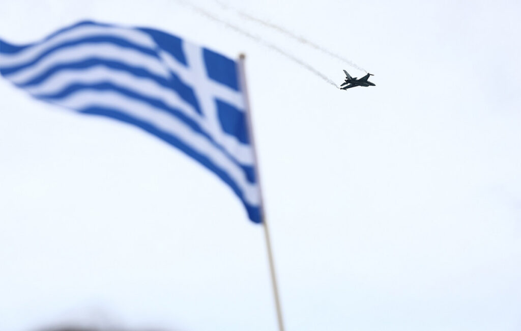 28η Οκτωβρίου: Εικόνες από τη μεγάλη στρατιωτική παρέλαση στη Θεσσαλονίκη – Τα νέα όπλα και το συγκινητικό μήνυμα του πιλότου του F-16